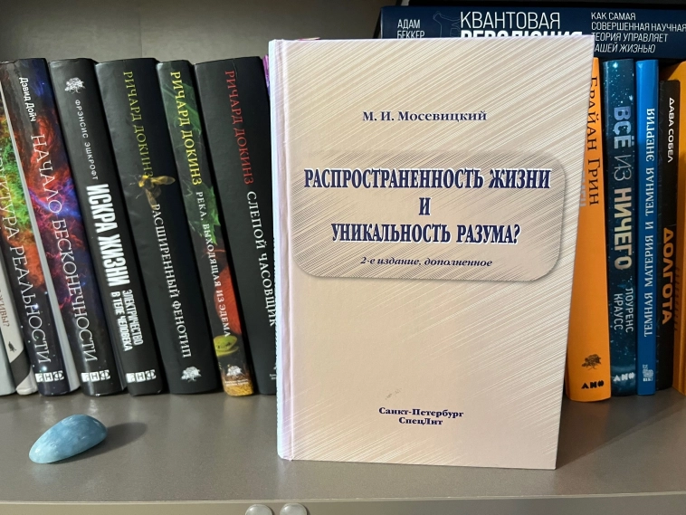 Пруд, в котором лилии цветут