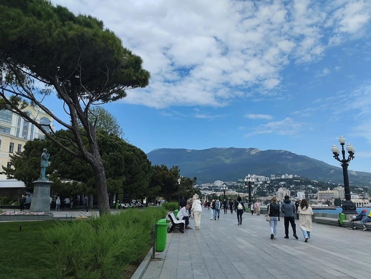 Весенний Крым, цветущий Севастополь
А также Алушта, Ялта , ай Петри / балаклава / Джанкой / Саки / Евпатория / Симферополь.