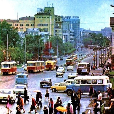 Поздний СССР в фотографиях, плакатах и пародиях