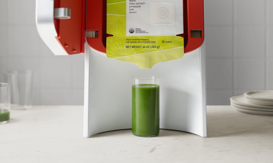 Инвесторы американской соковыжималки Juicero обнаружили, что пакетики с соком для неё можно выжимать руками